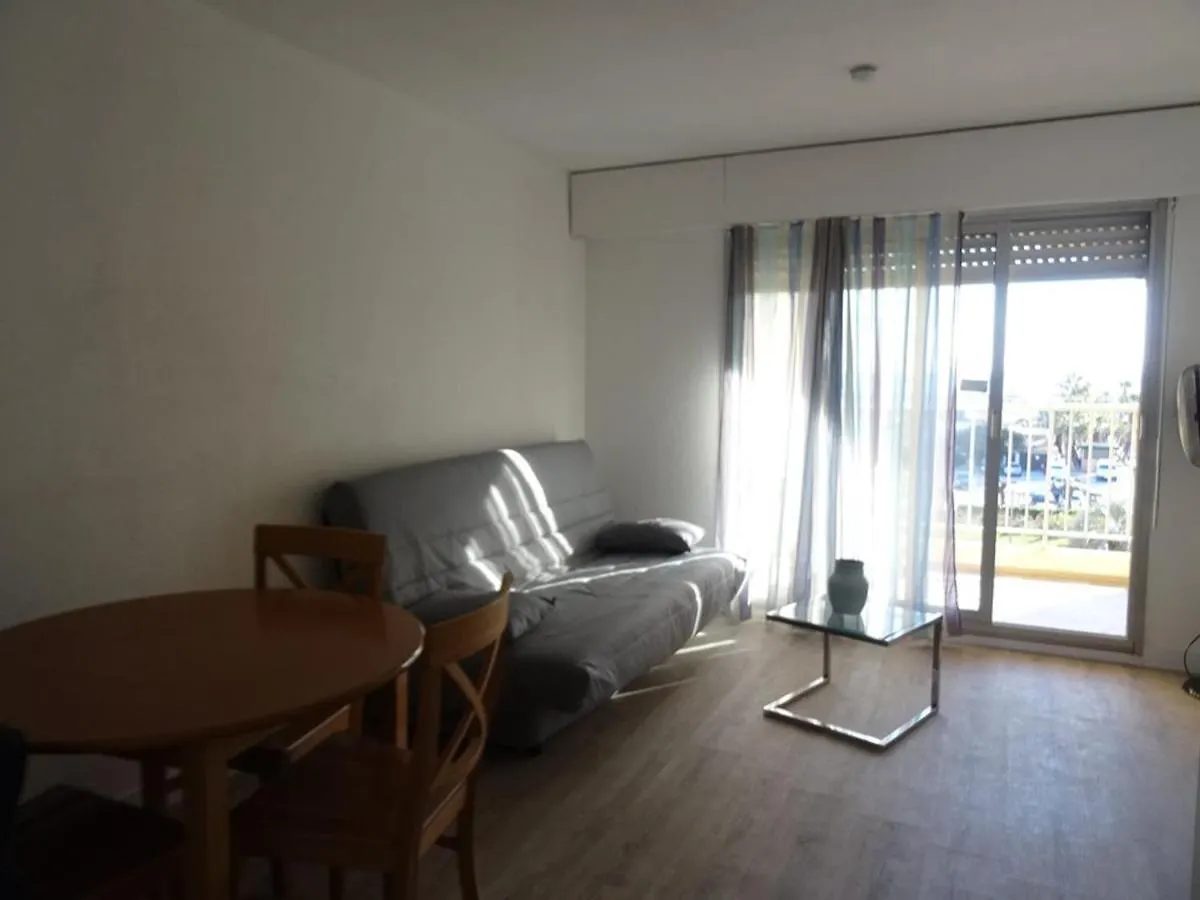 Studio Renove Avec Loggia, Wifi Et Parking Prive A Hyeres Port - Fr-1-335-131