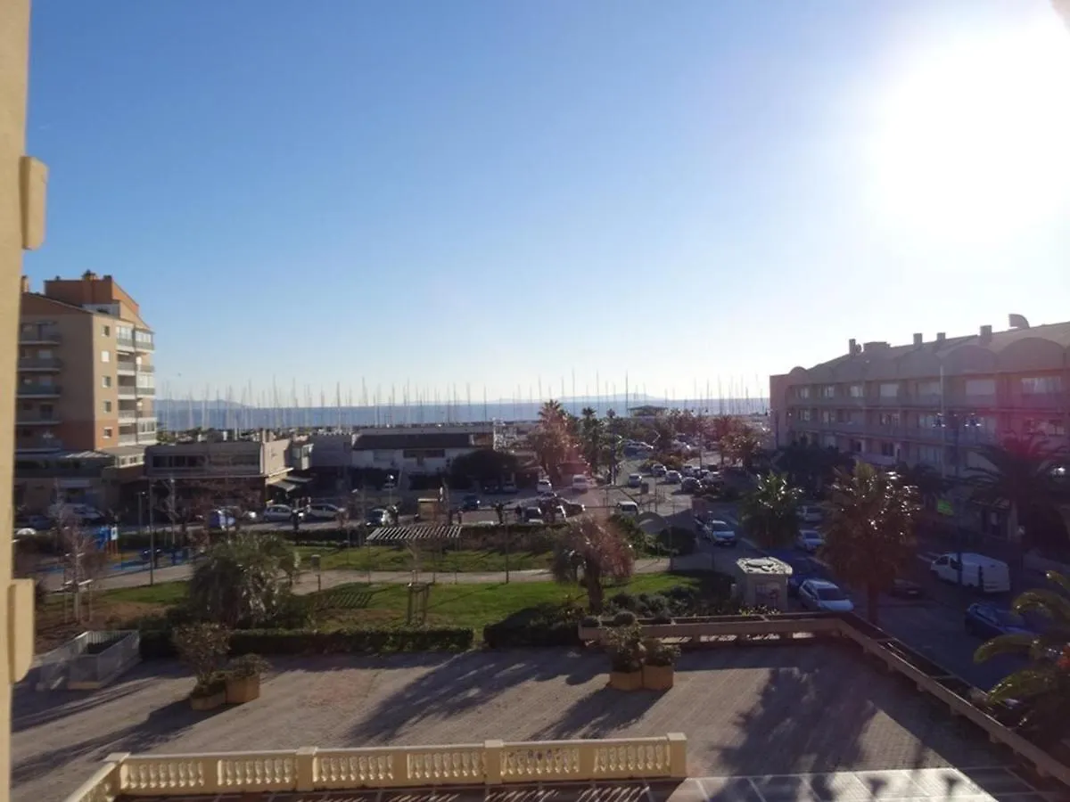 Studio Renove Avec Loggia, Wifi Et Parking Prive A Hyeres Port - Fr-1-335-131