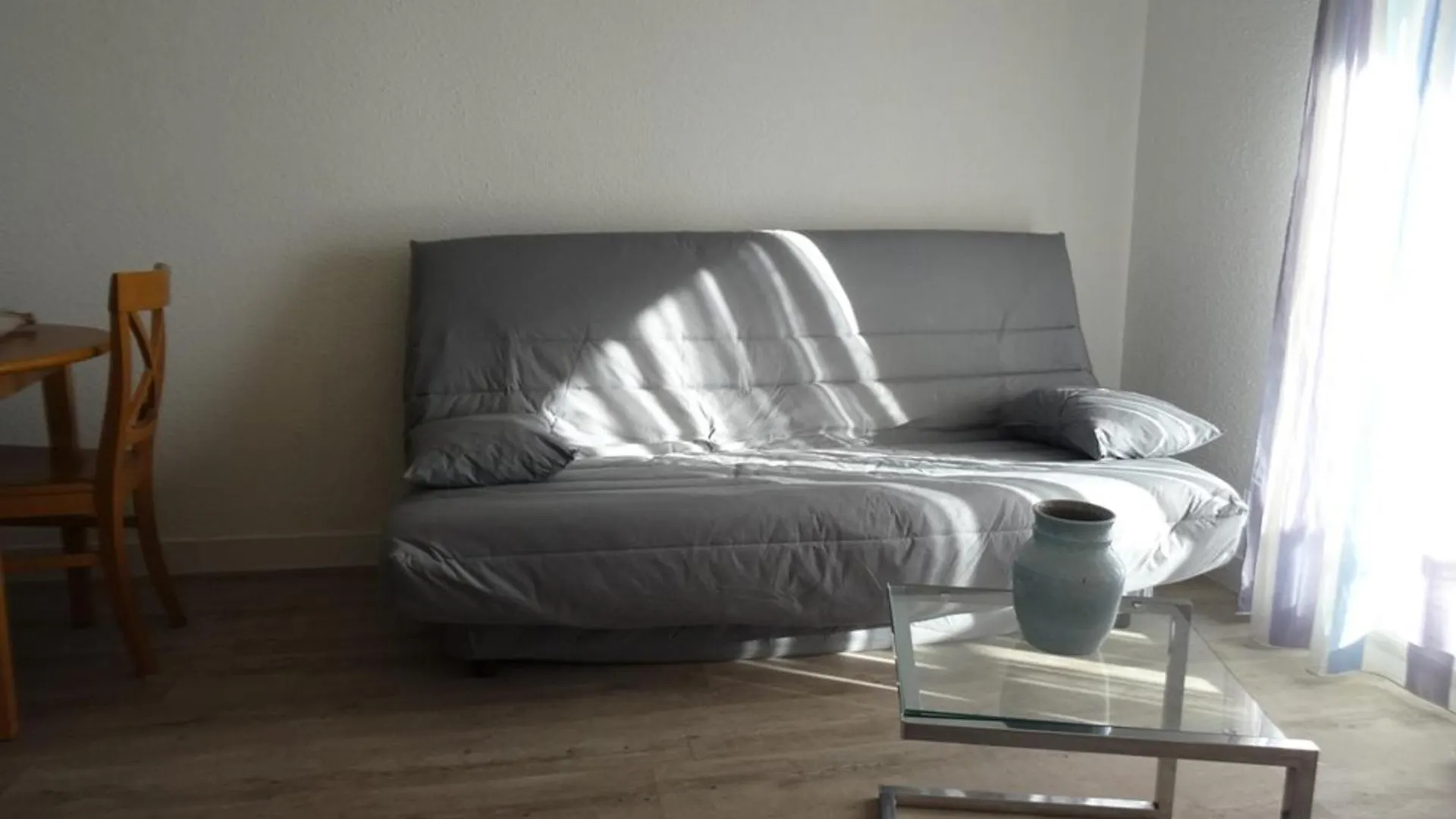 Studio Renove Avec Loggia, Wifi Et Parking Prive A Hyeres Port - Fr-1-335-131 France